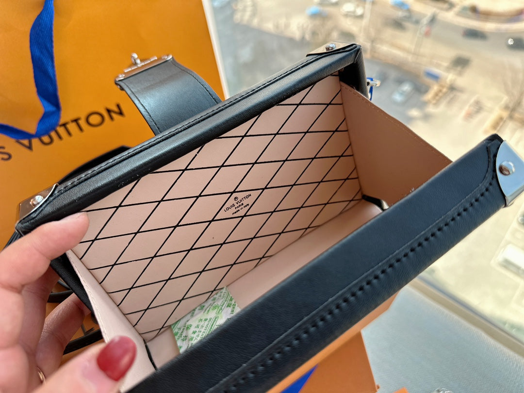 Luxury Bags Louis Vuitton  726