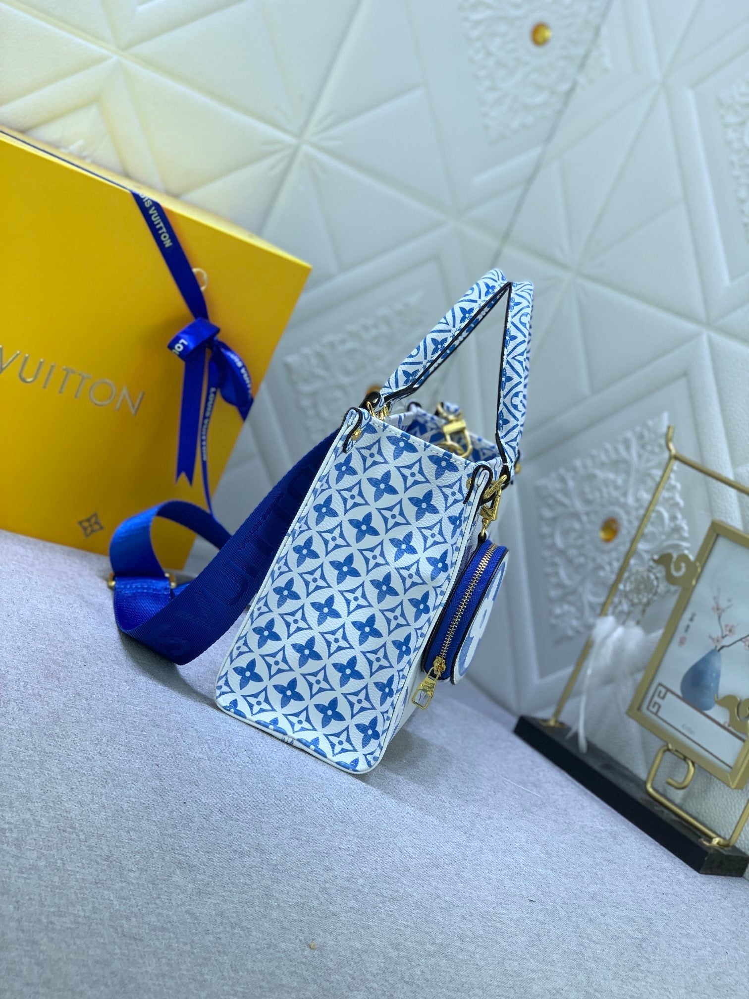 Luxury Bags Louis Vuitton  820