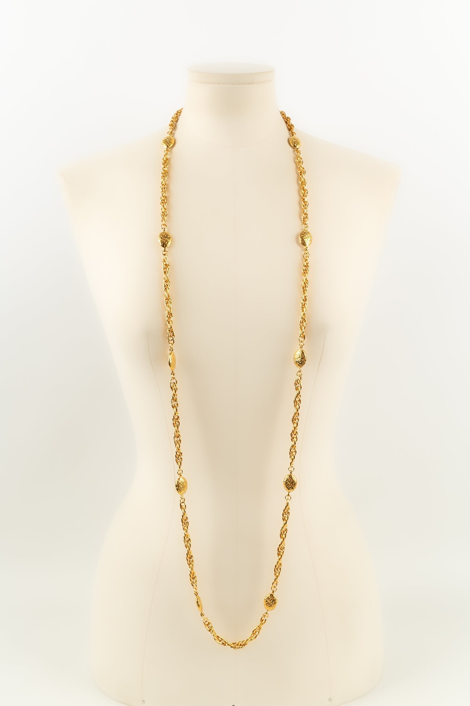 Collier / sautoir en m��tal dor�� Chanel