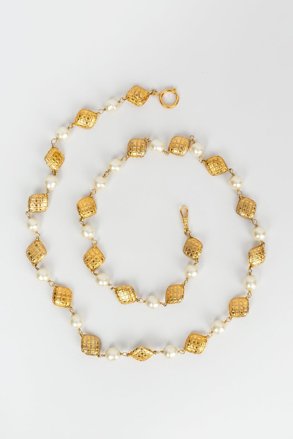 Parure perl��e et strass��e Chanel