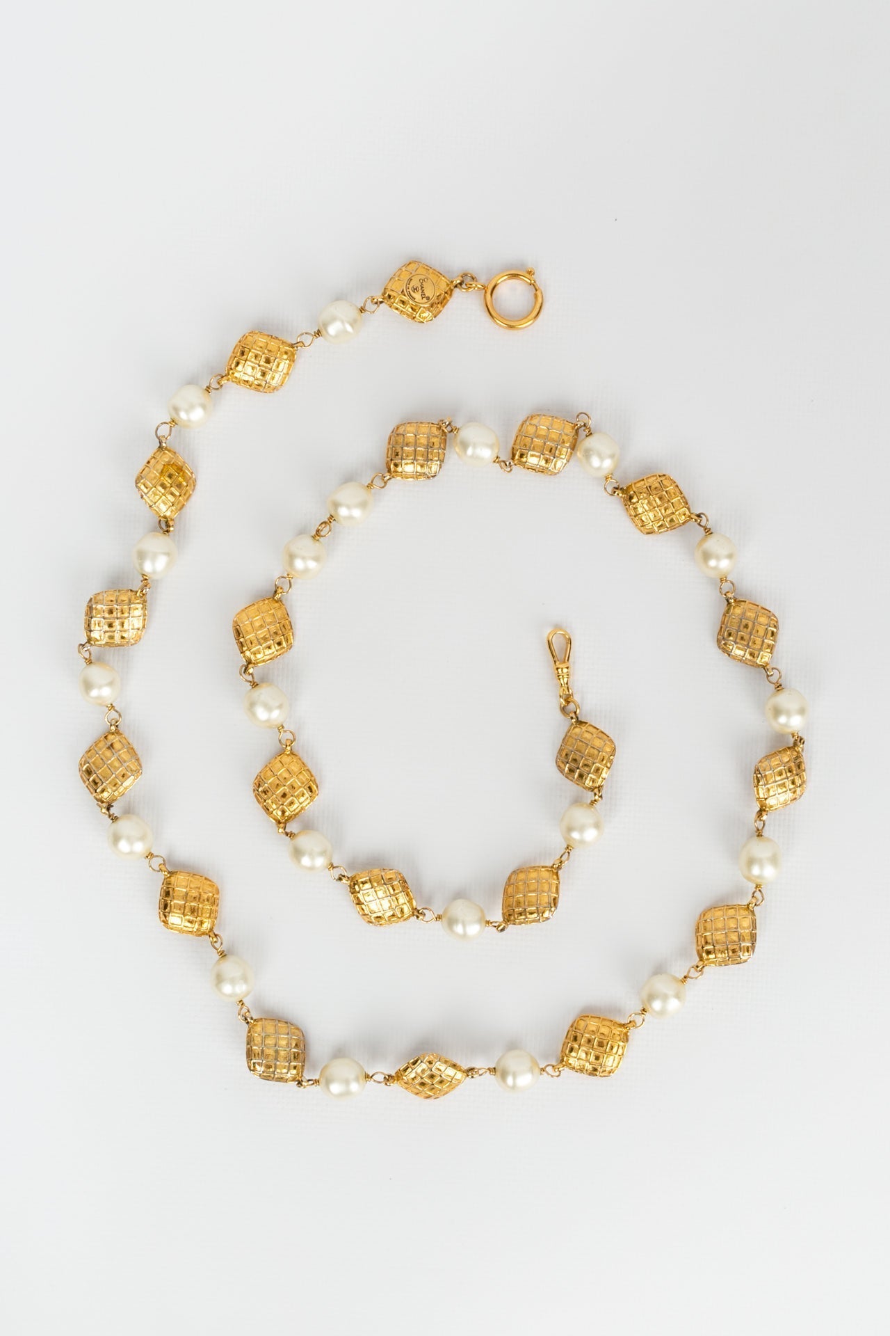 Parure perl��e et strass��e Chanel