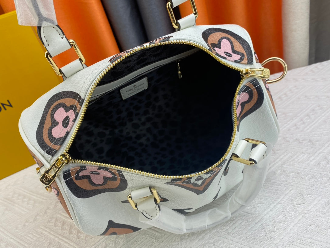 Luxury Bags Louis Vuitton  786