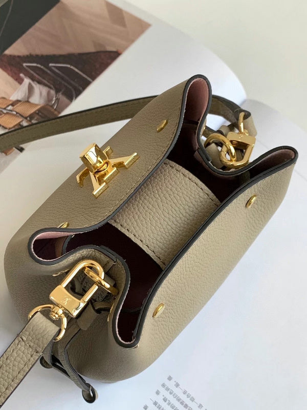 Louis Vuitton Luxury Bags 2582