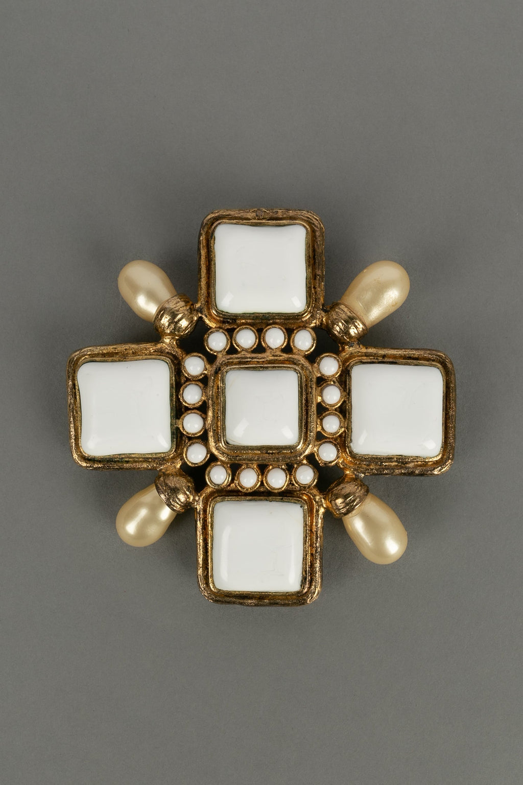 Collier croix Chanel