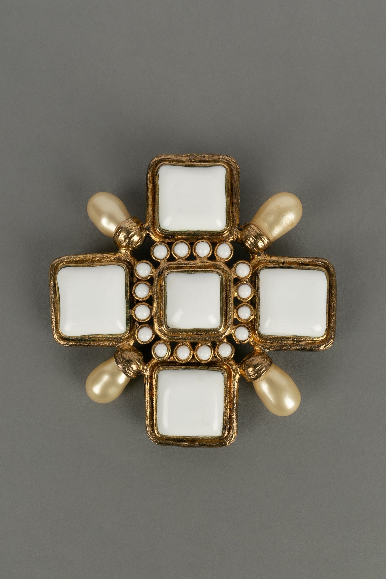 Collier croix Chanel