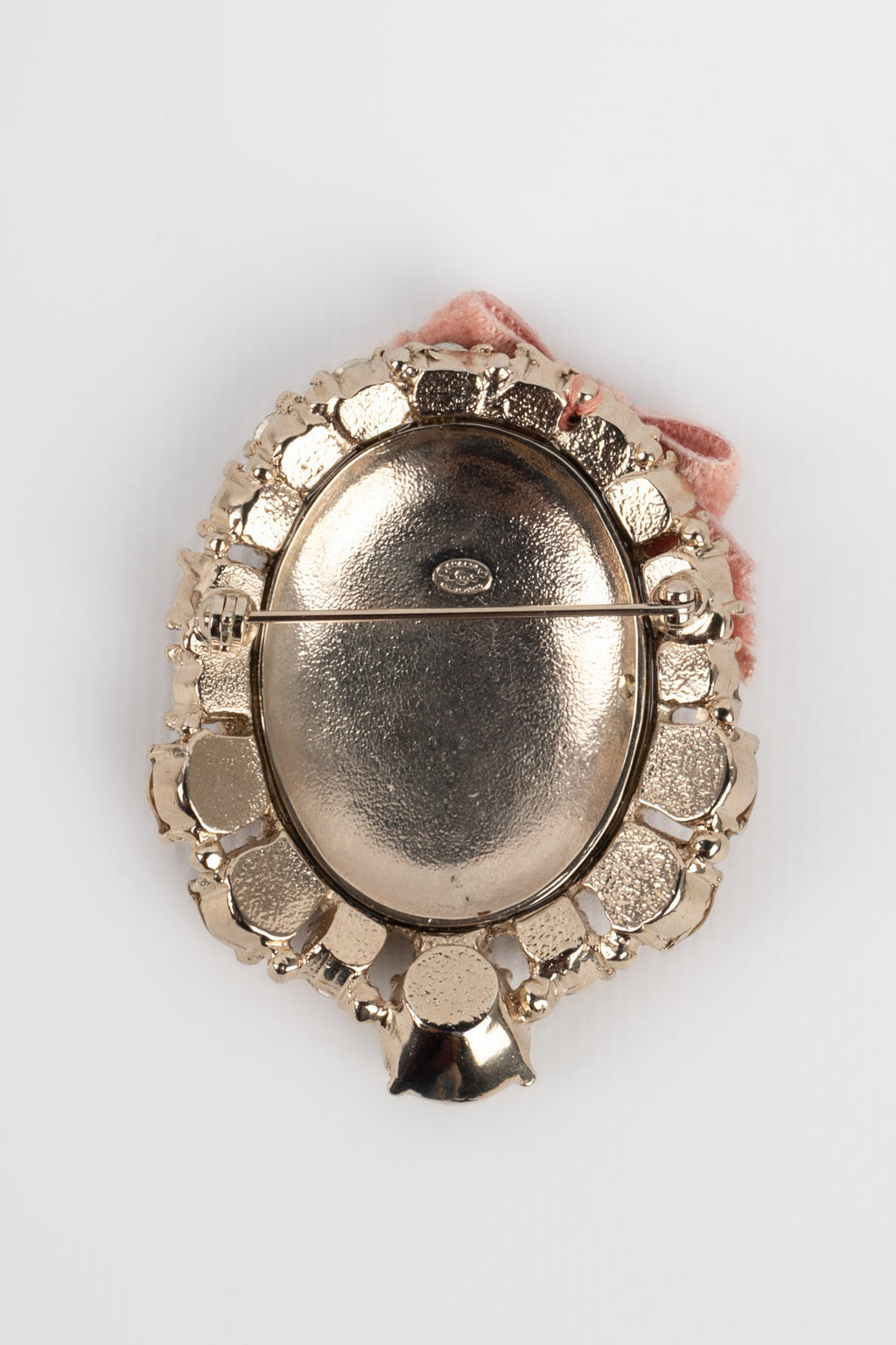 Broche médaillon Chanel
