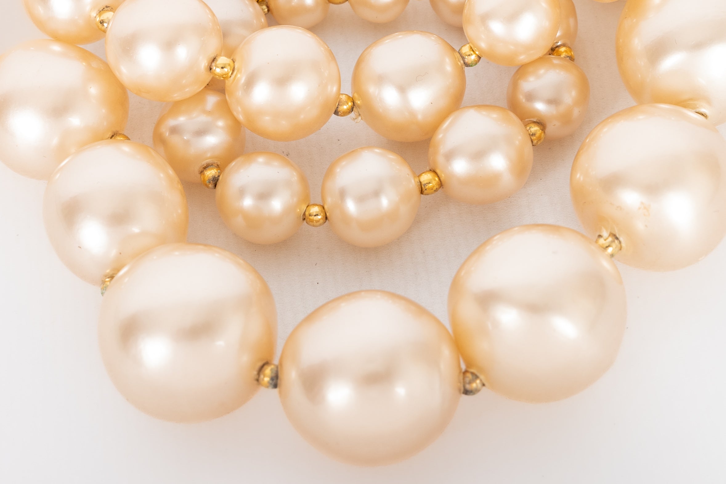 Collier de perles nacr��es Chanel 1990s