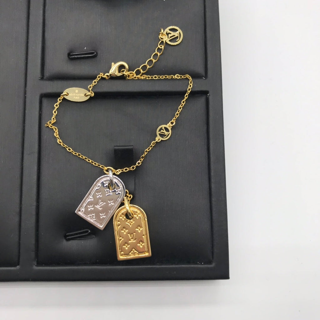 BG - Holiday Necklace louis vuitton029