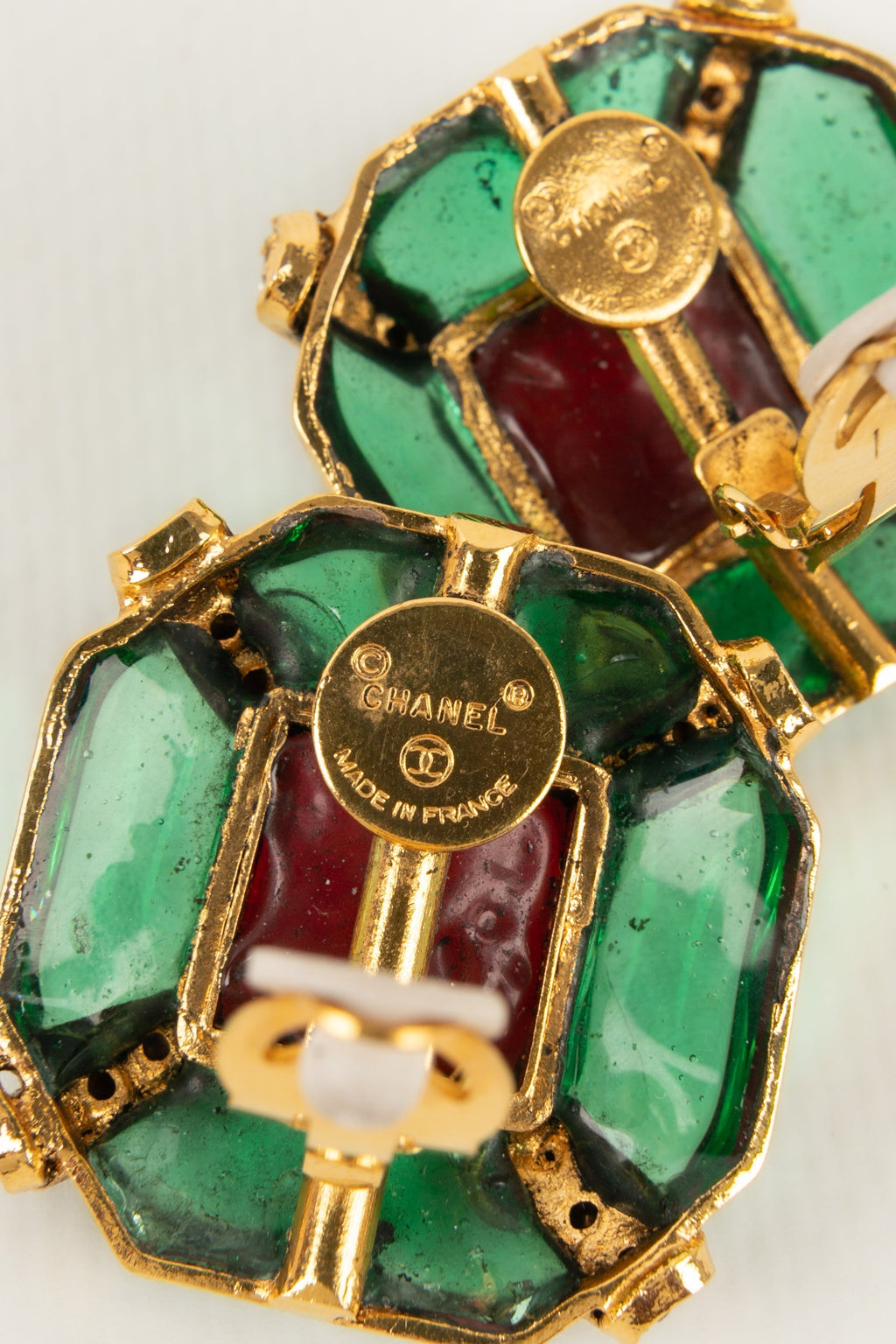 Boucles d'oreilles en pâte de verre Chanel