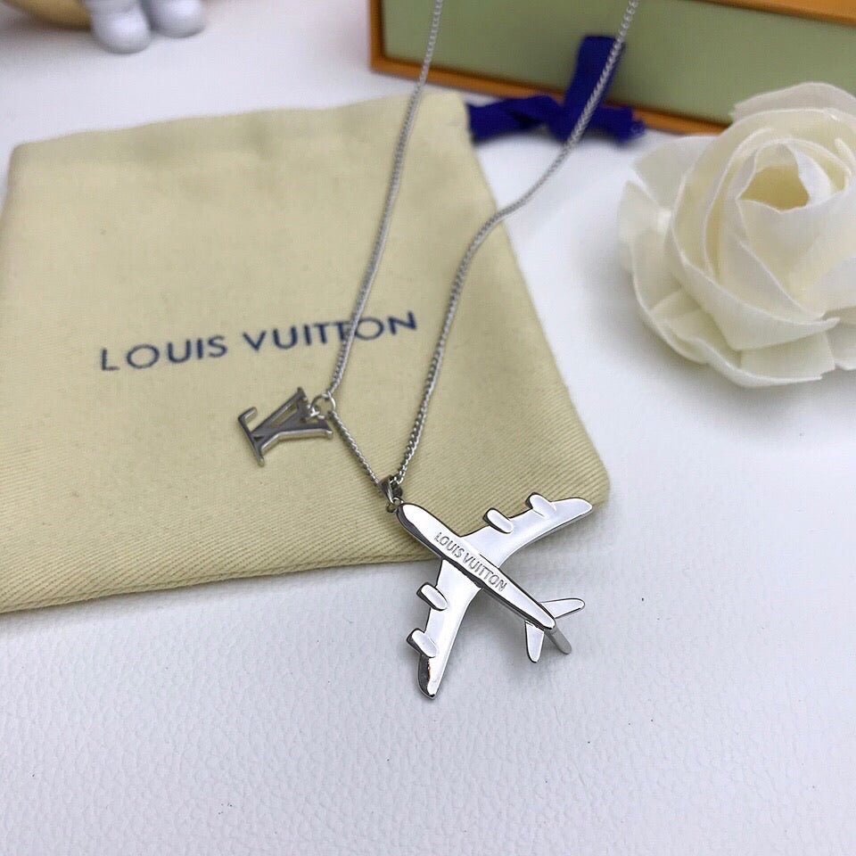 BG - Holiday Necklace louis vuitton013