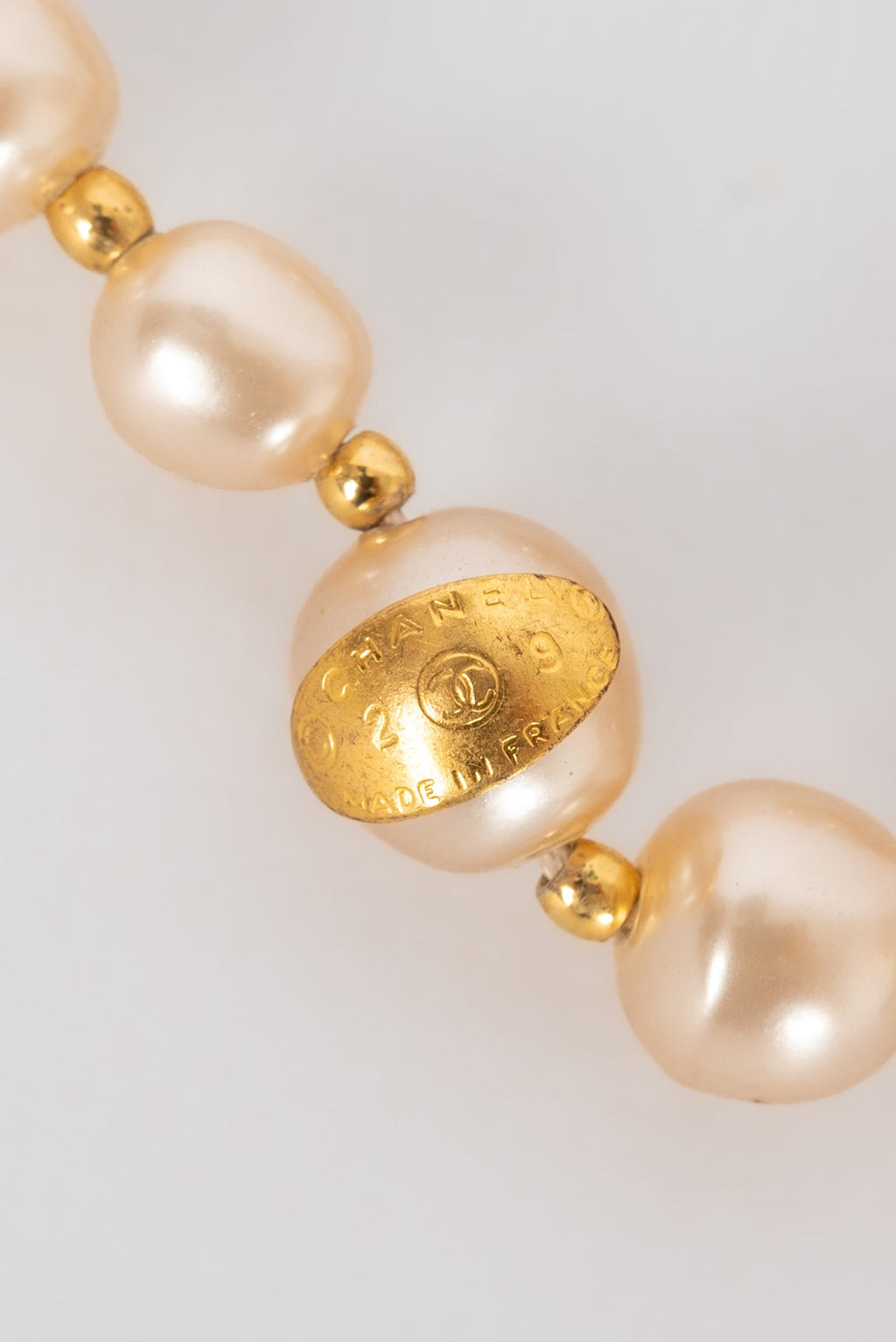Collier de perles nacr��es Chanel 1990s