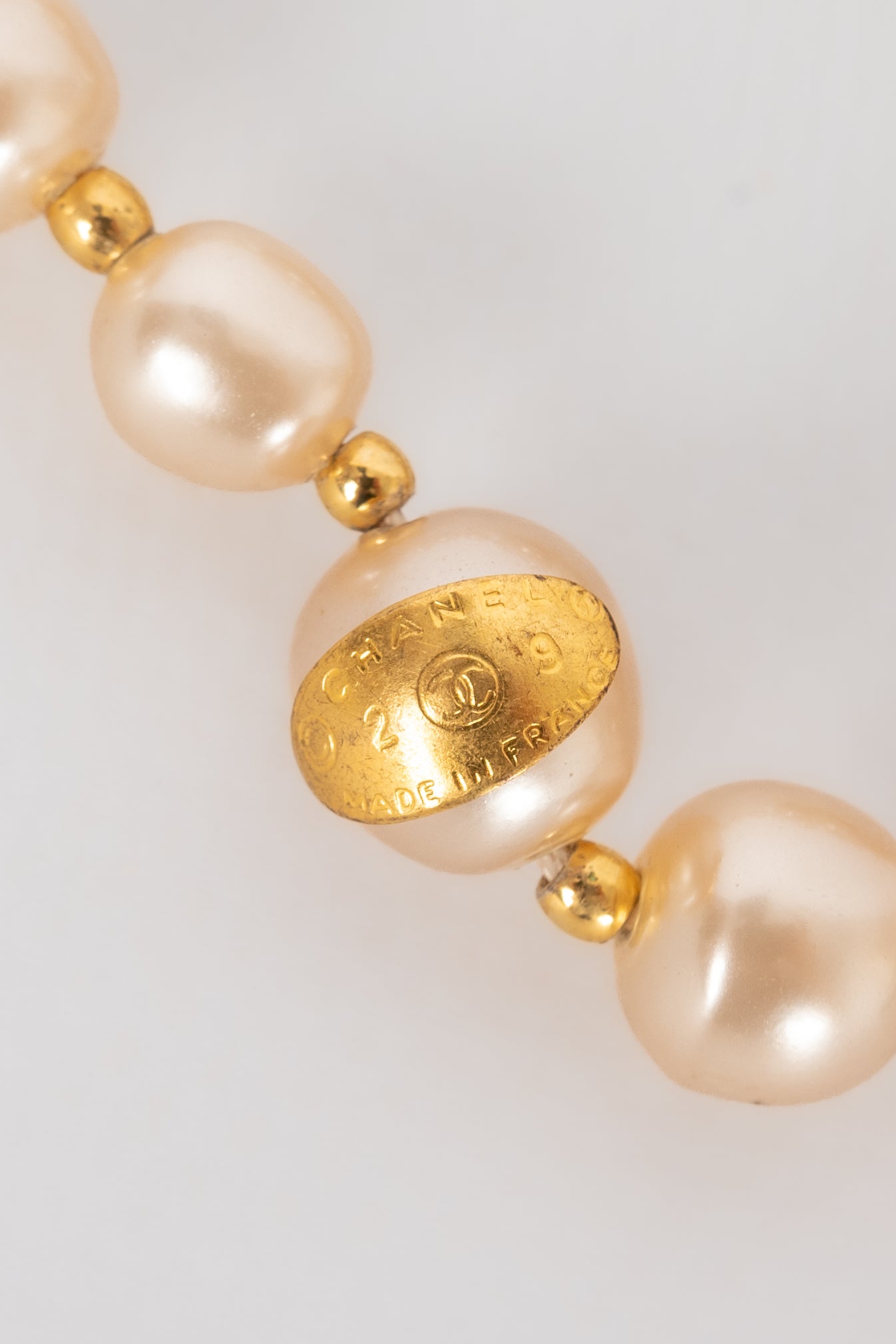 Collier de perles nacr��es Chanel 1990s