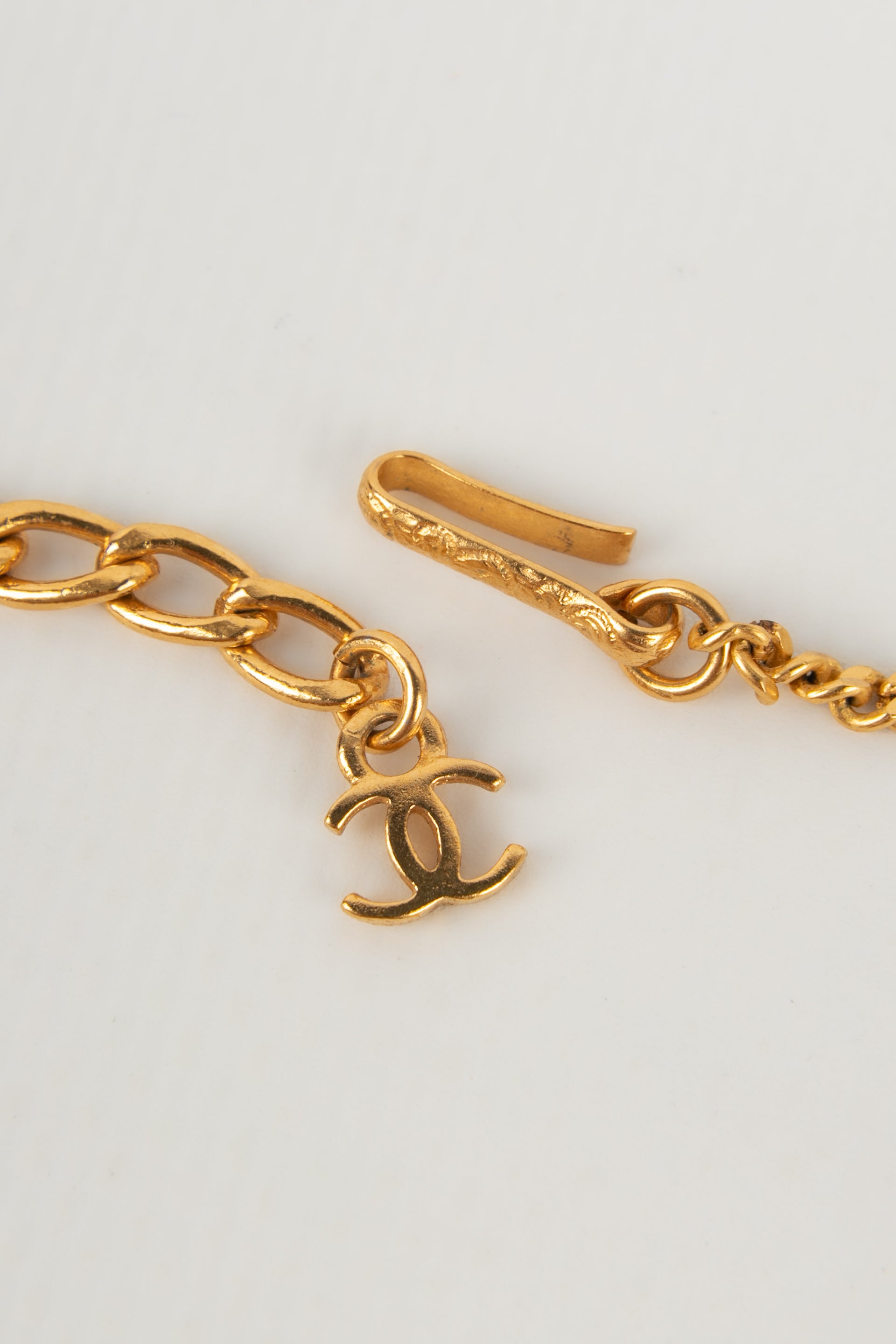 Collier cam��lia Chanel