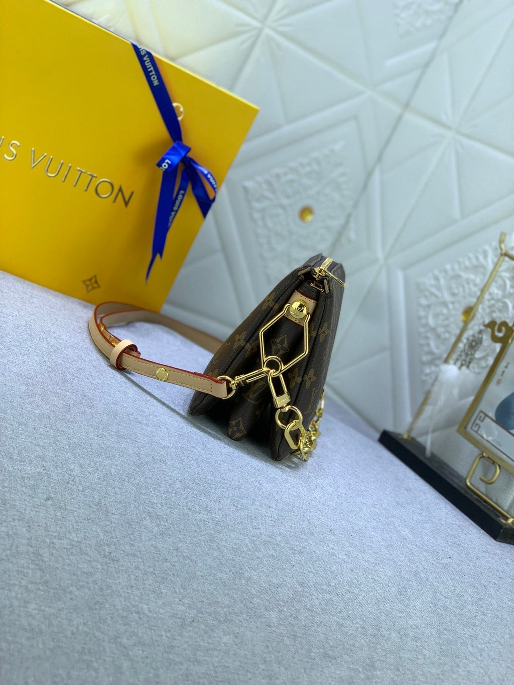 Luxury Bags Louis Vuitton  880