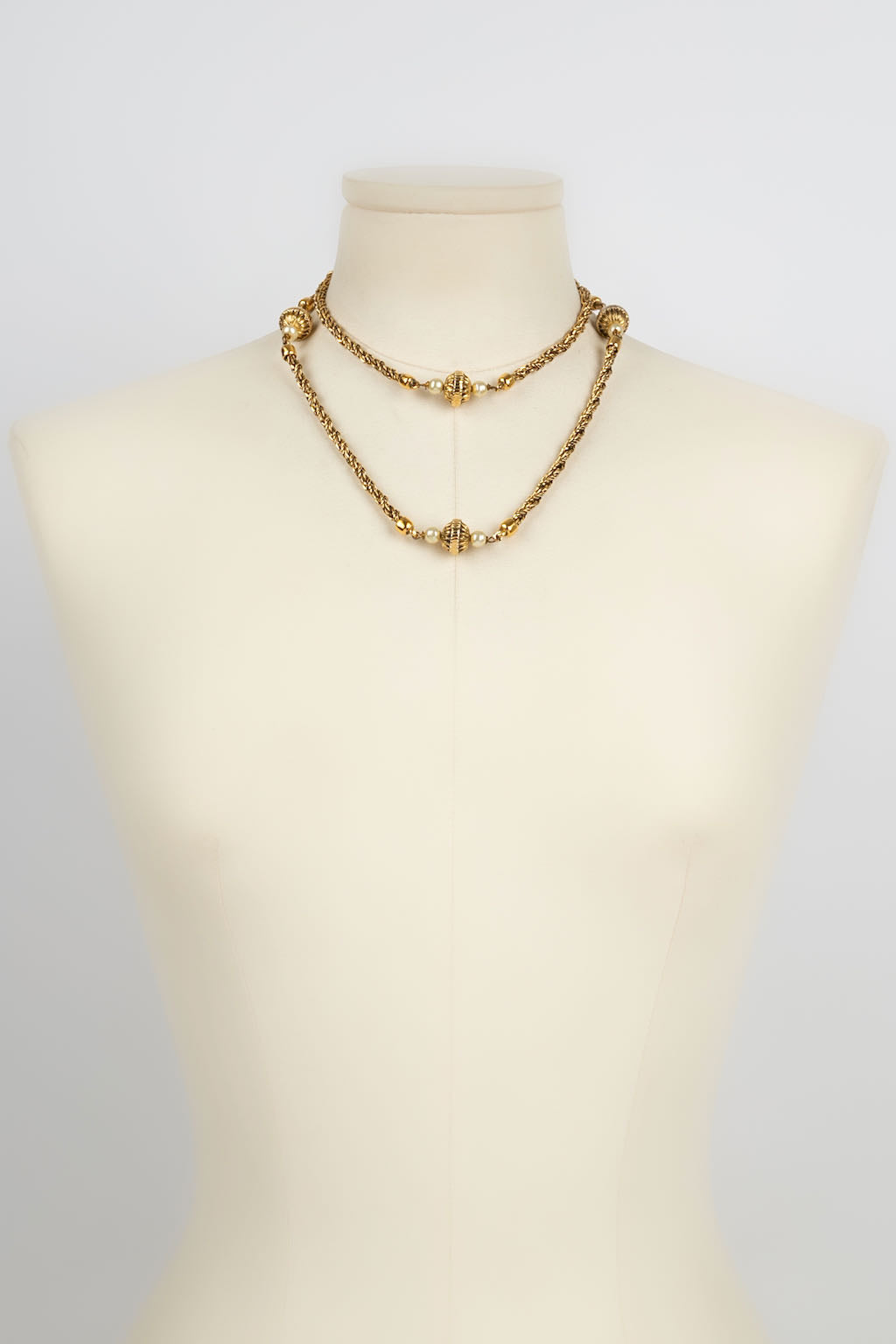Collier dor�� Chanel 1984