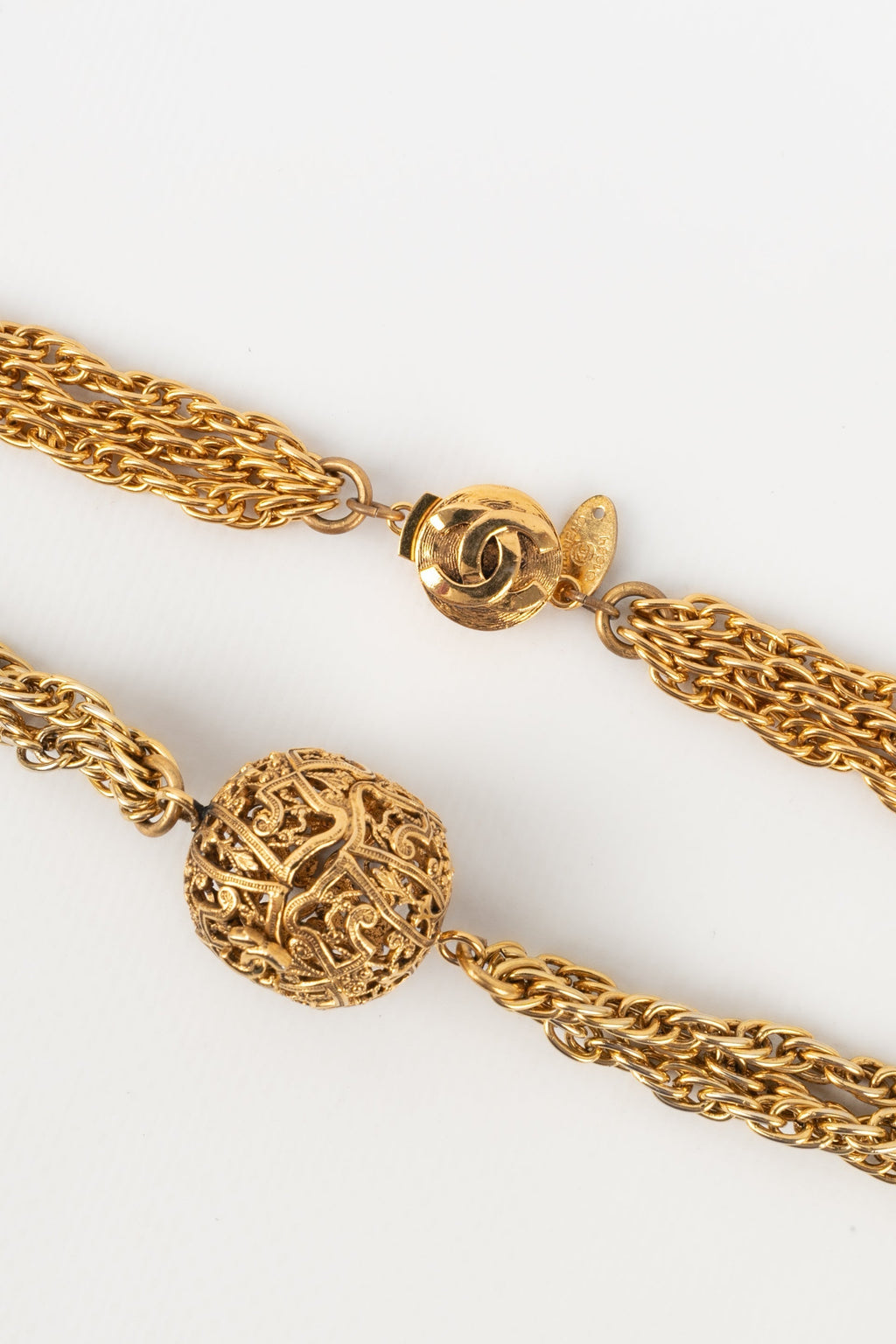 Collier dor�� Chanel 1984