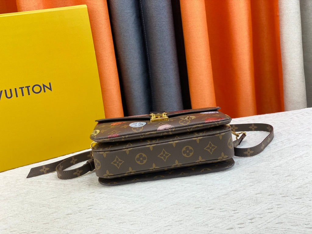 Luxury Bags Louis Vuitton  813