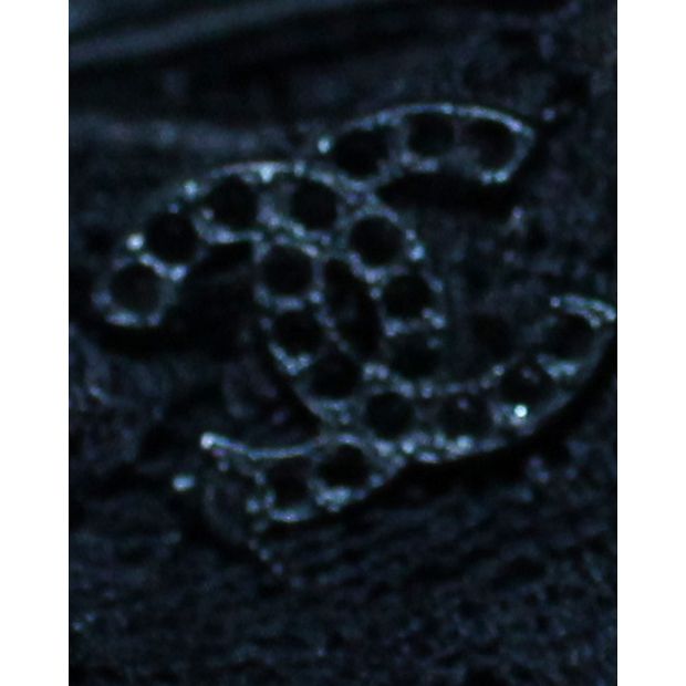 CHANEL Long Lace Gloves