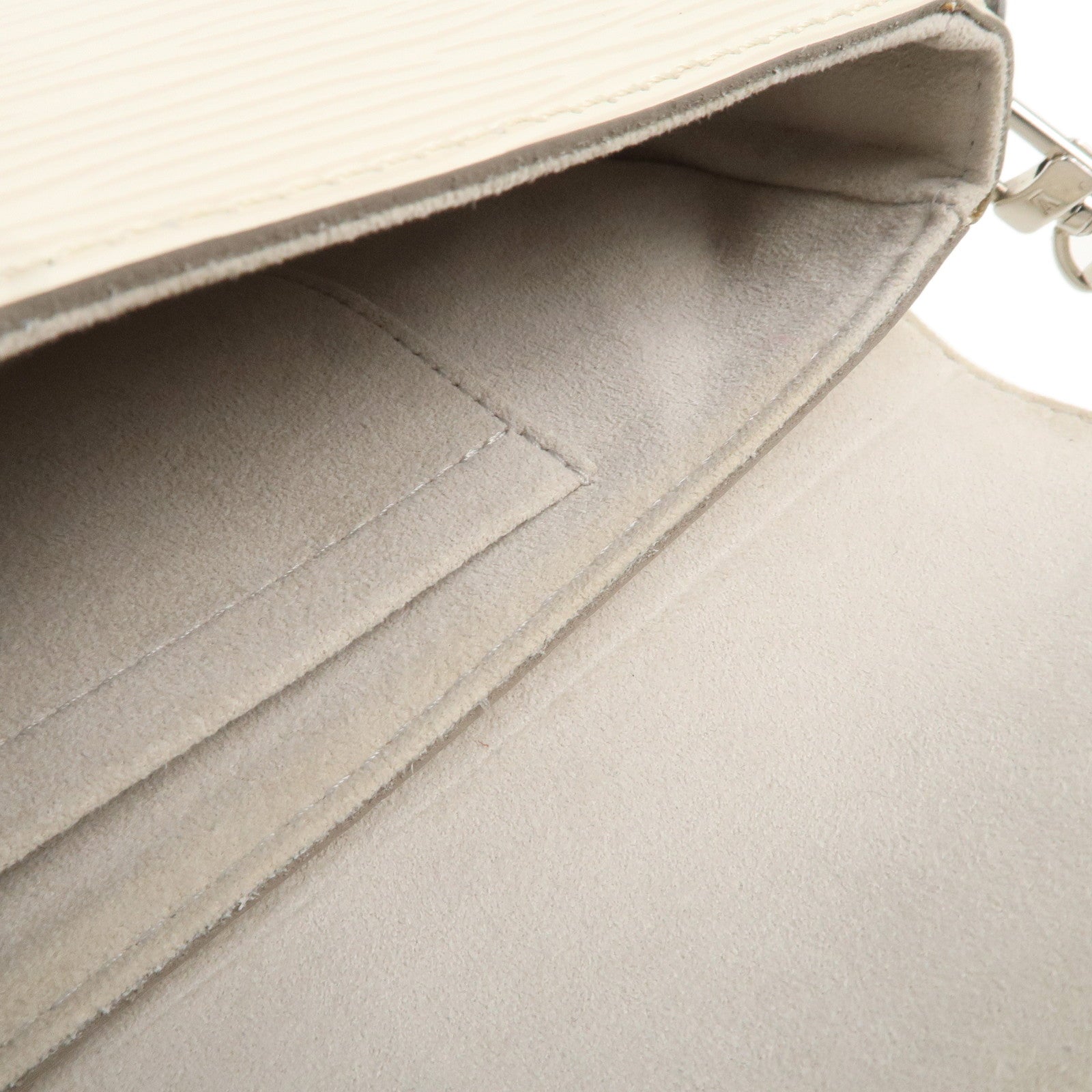 Louis Vuitton Epi Pochette Montaigne Shoulder Bag Ivoire M5929J