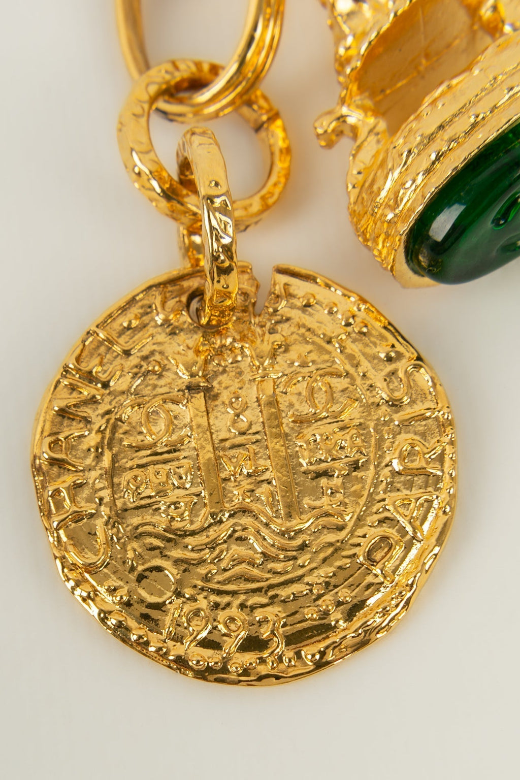 Collier sceau Chanel 1993