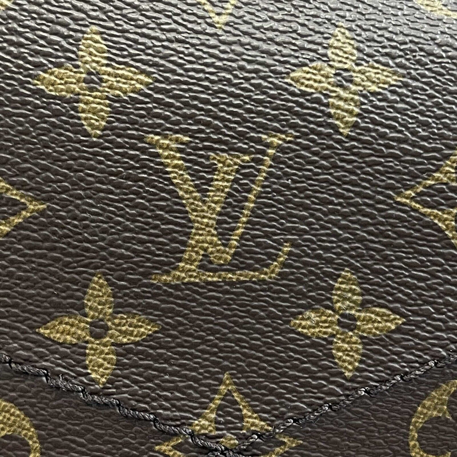 LOUIS VUITTON Artsy MM Handbag