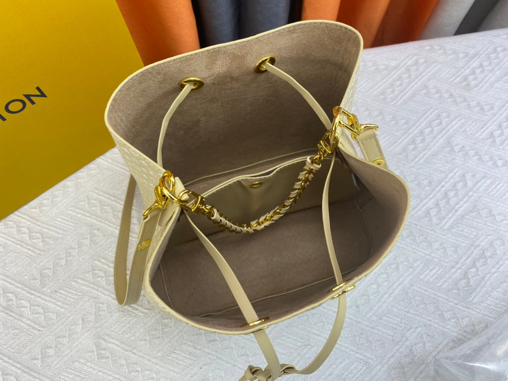 Luxury Bags Louis Vuitton  872