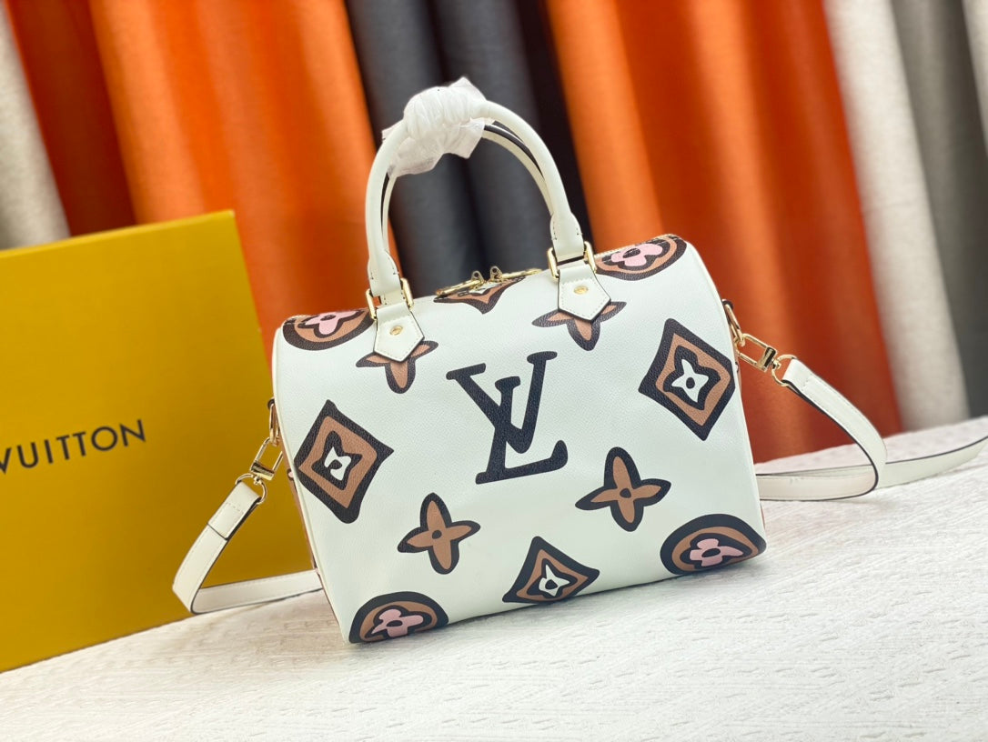 Luxury Bags Louis Vuitton  786
