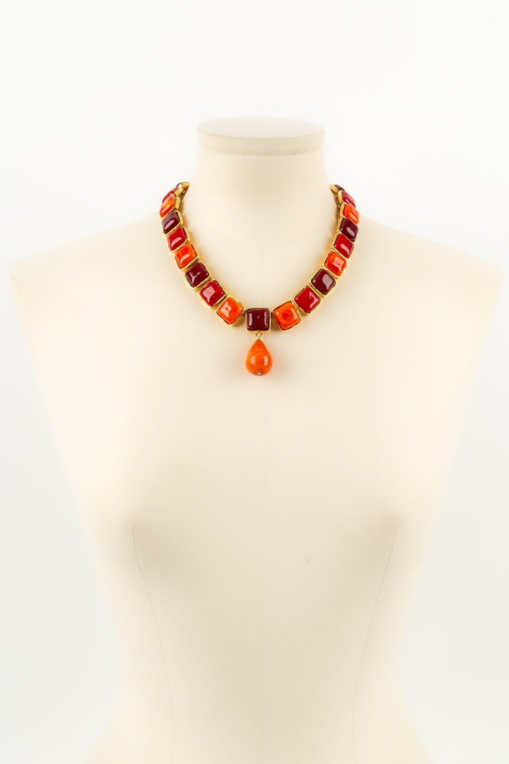 Collier en p��te de verre Chanel 1990s