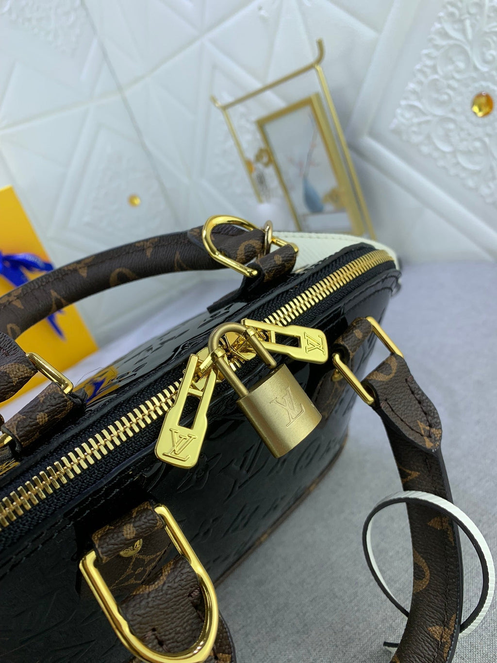 Luxury Bags Louis Vuitton  839