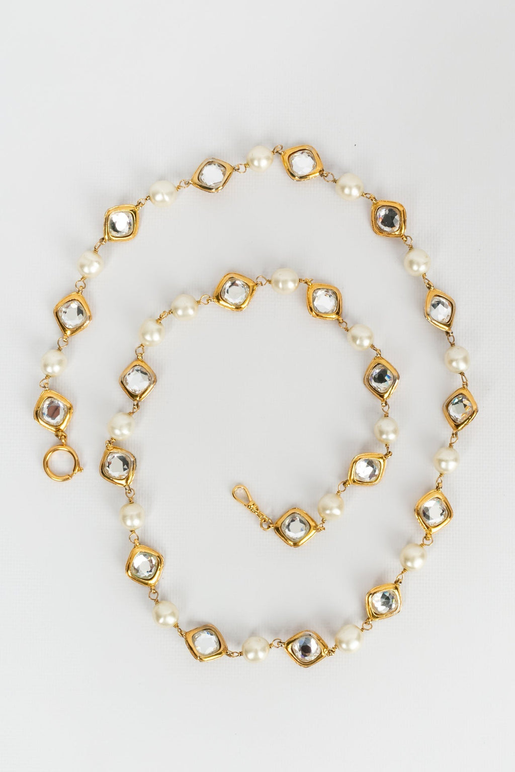 Parure perl��e et strass��e Chanel