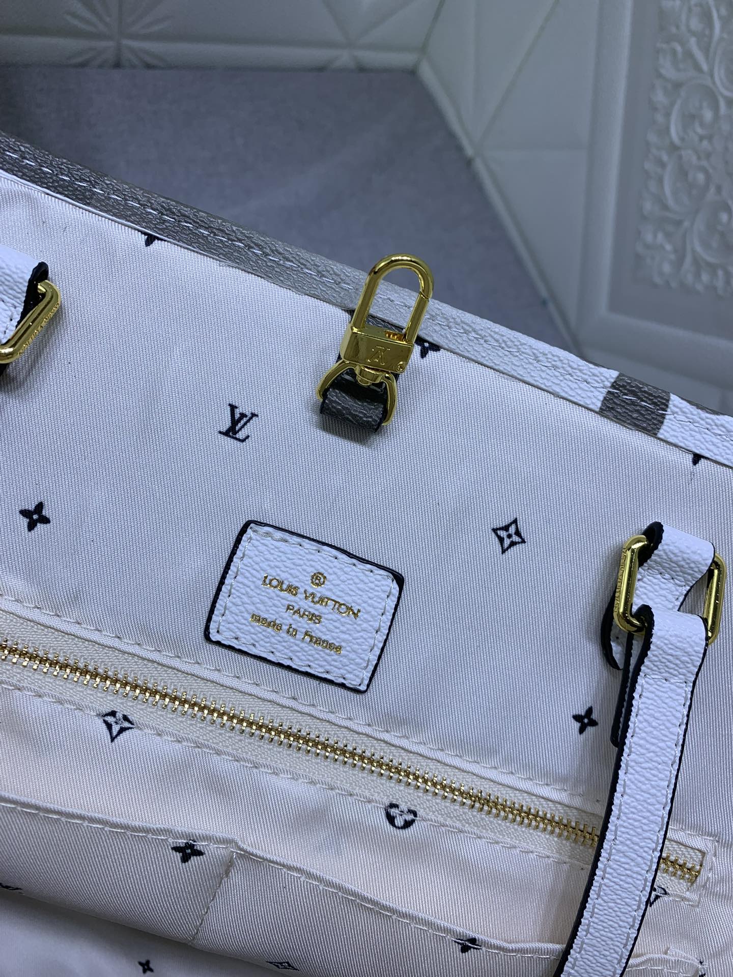 Luxury Bags Louis Vuitton  750
