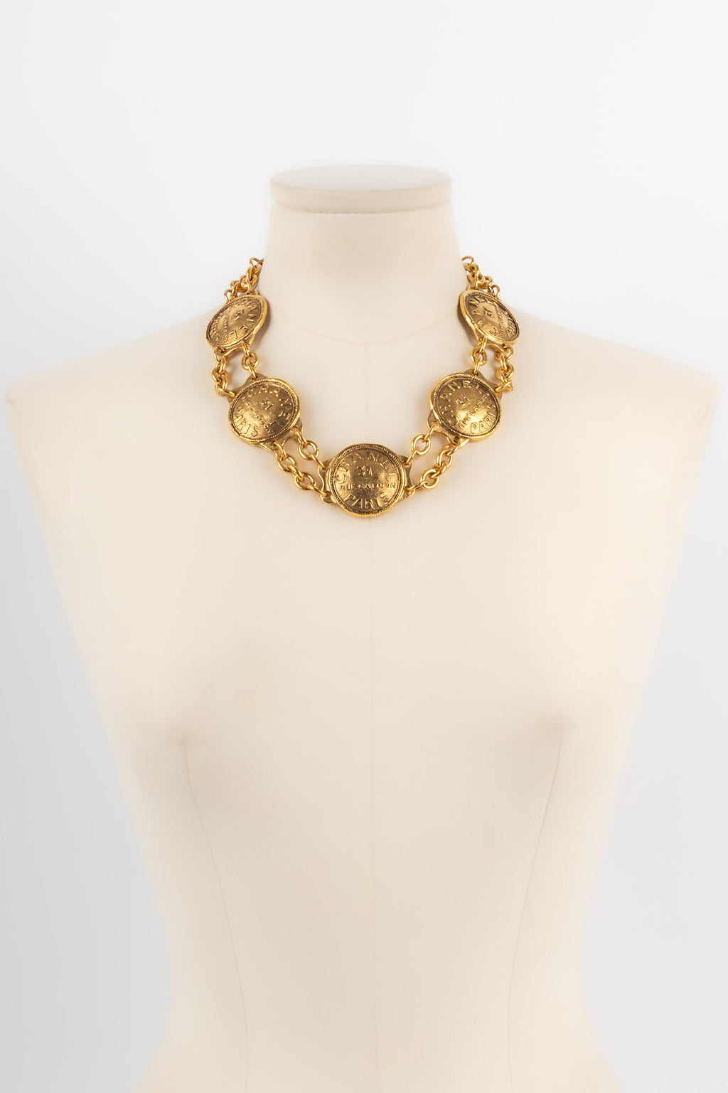 Collier court en m��tal dor�� Chanel