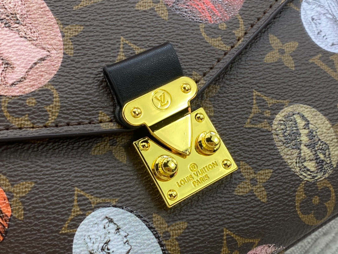 Luxury Bags Louis Vuitton  813