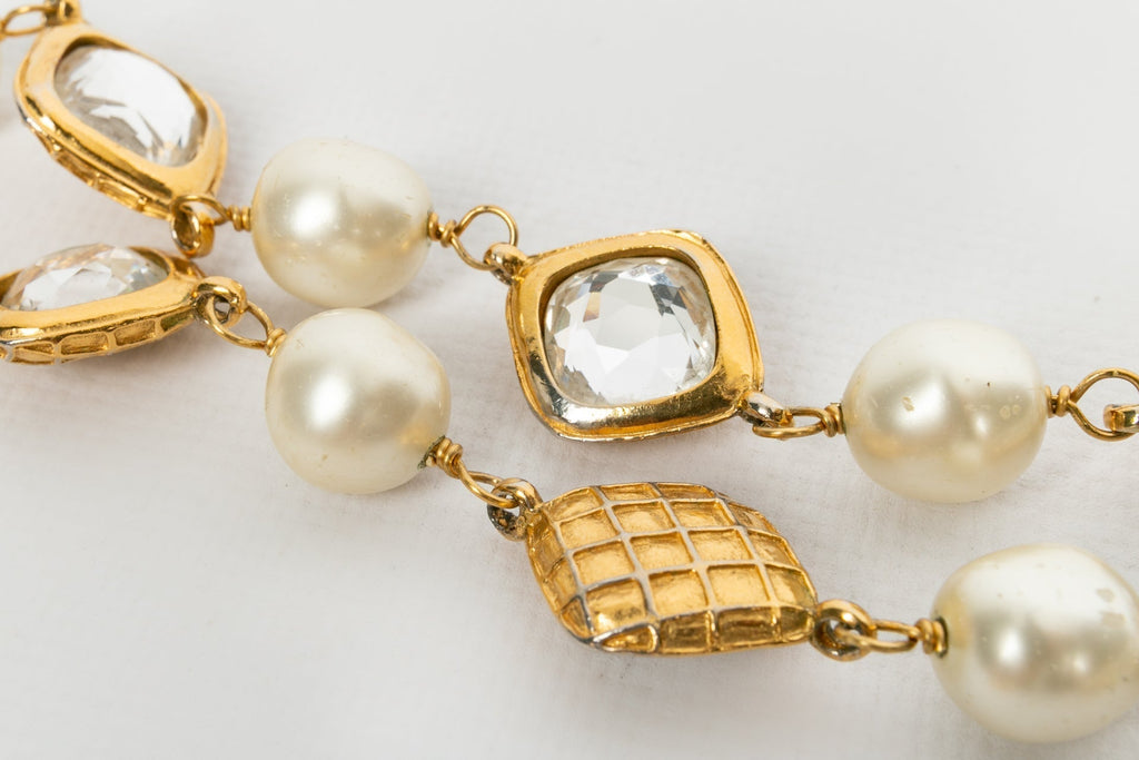 Parure perl��e et strass��e Chanel