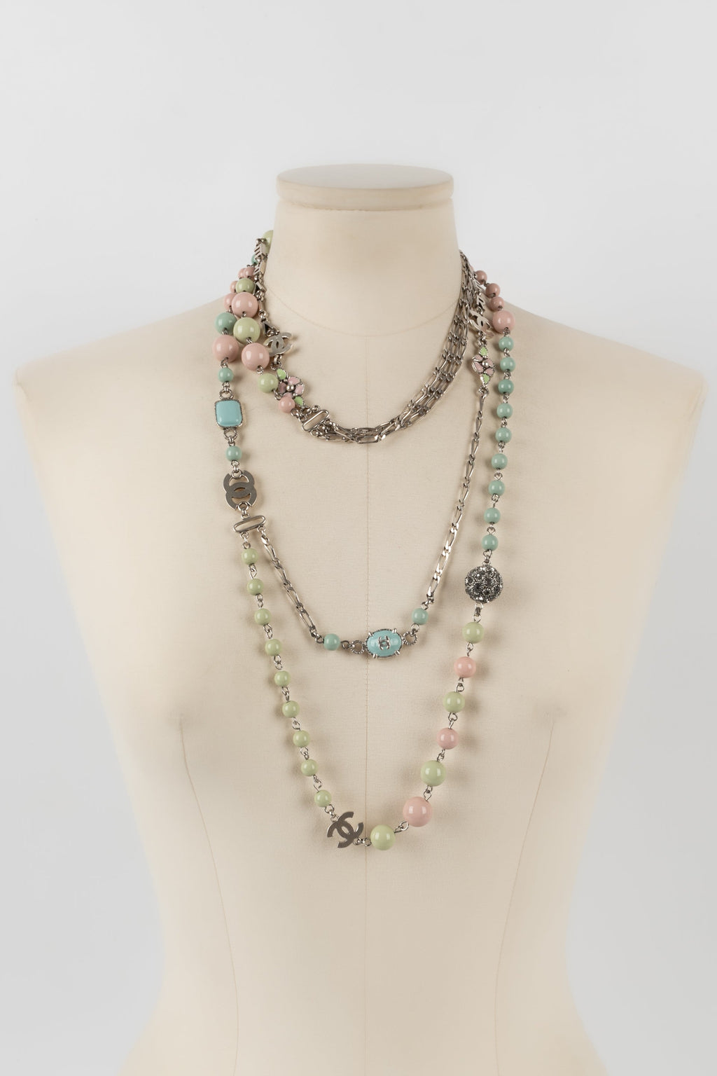 Collier pastel Chanel Croisi��re 2003