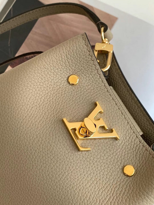 Louis Vuitton Luxury Bags 2582