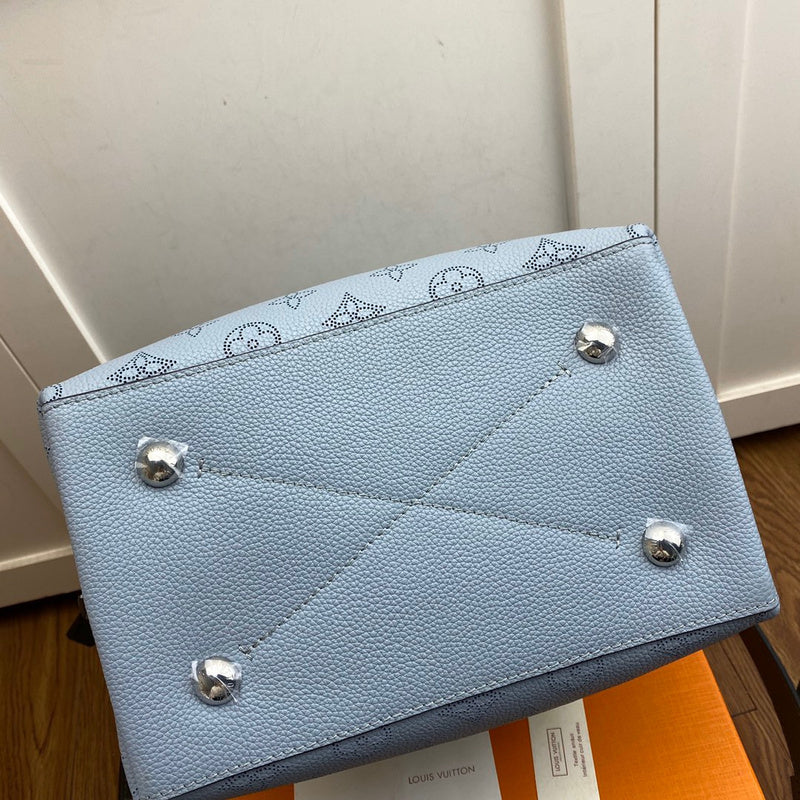 Louis Vuitton Luxury Bags 1822