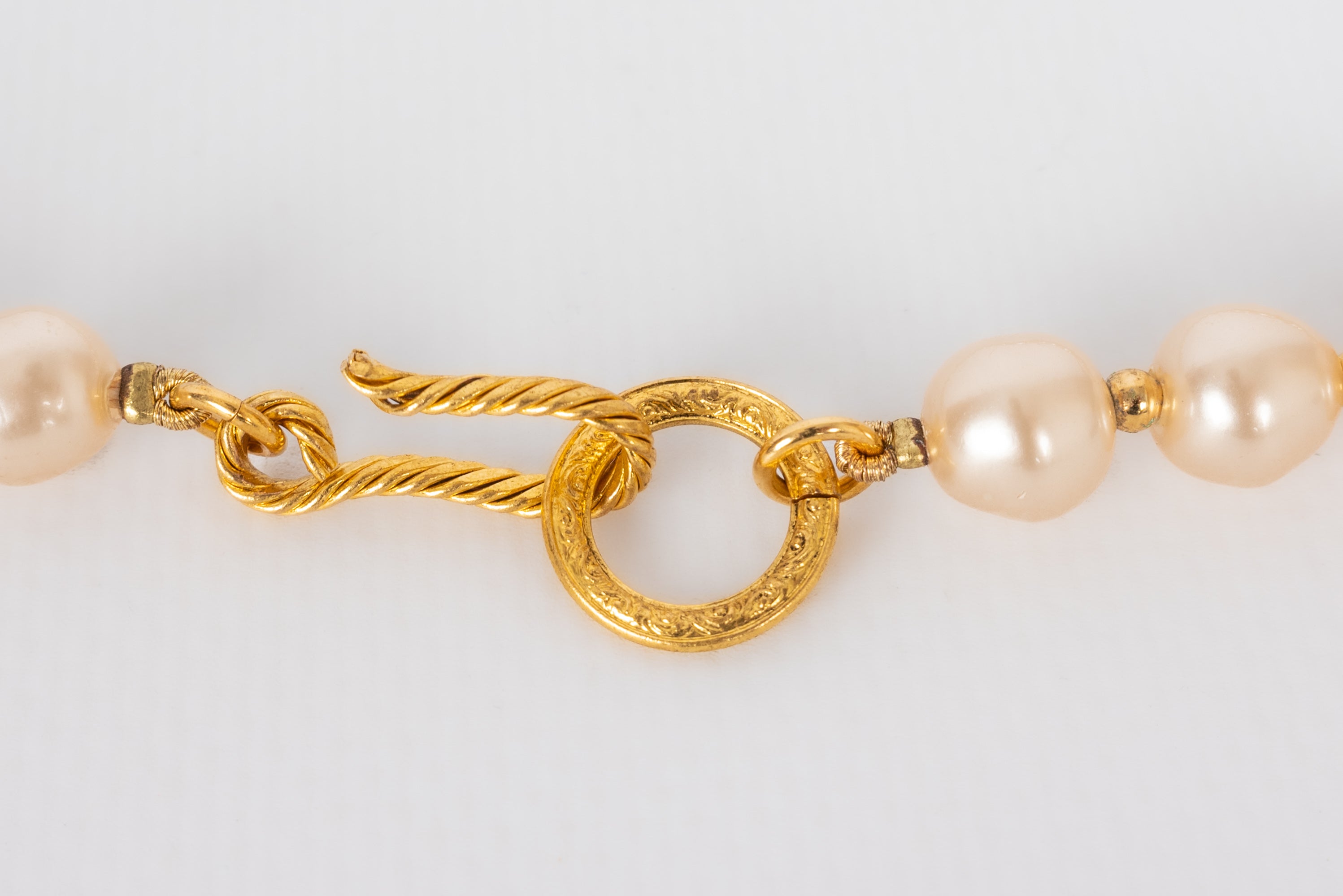 Collier de perles nacr��es Chanel 1990s
