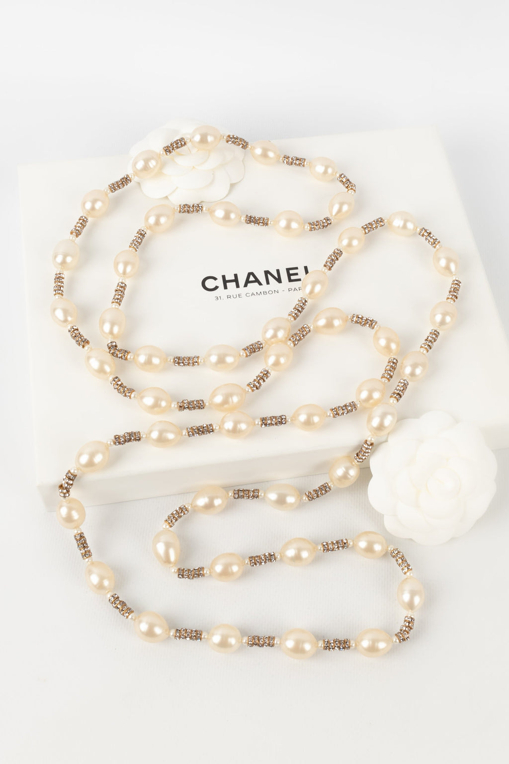 Collier de perles nacr��es Chanel 1990s