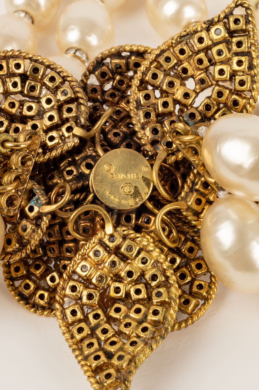 Collier cam��lia Chanel