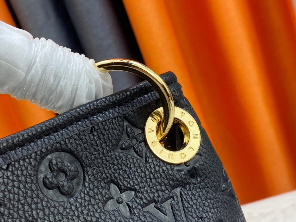 Luxury Bags Louis Vuitton  771