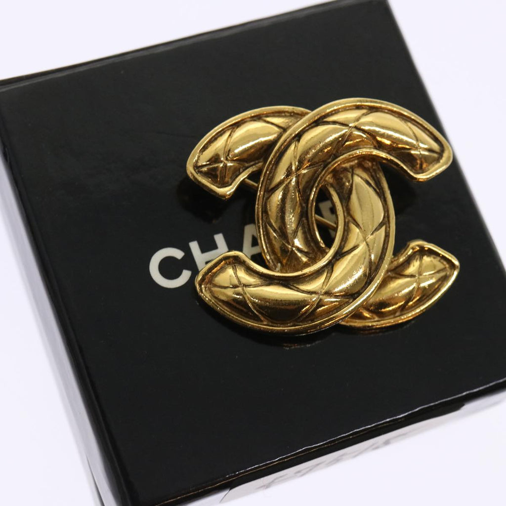 CHANEL Brooch Gold Tone CC Auth 47518
