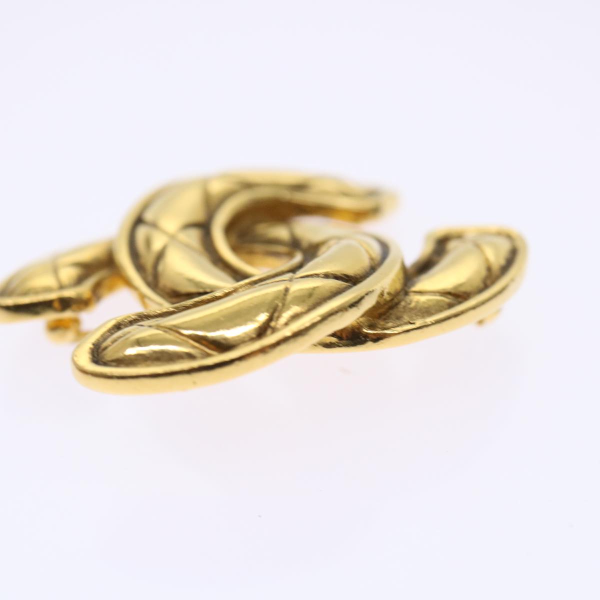 CHANEL Brooch Gold Tone CC Auth 47518