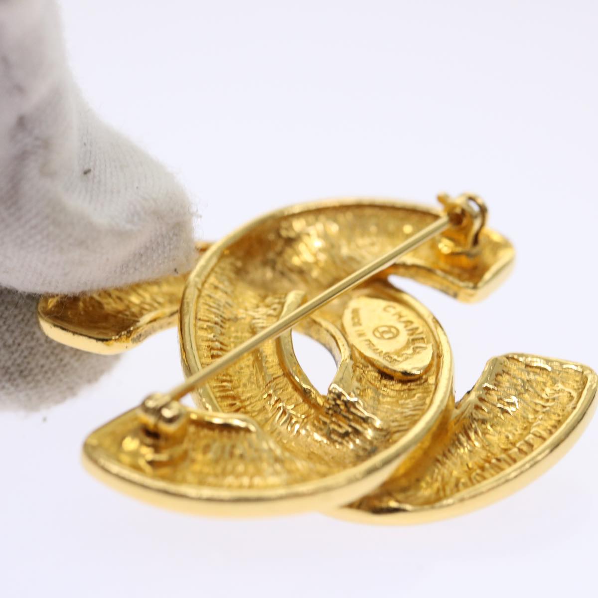 CHANEL Brooch Gold Tone CC Auth 47518