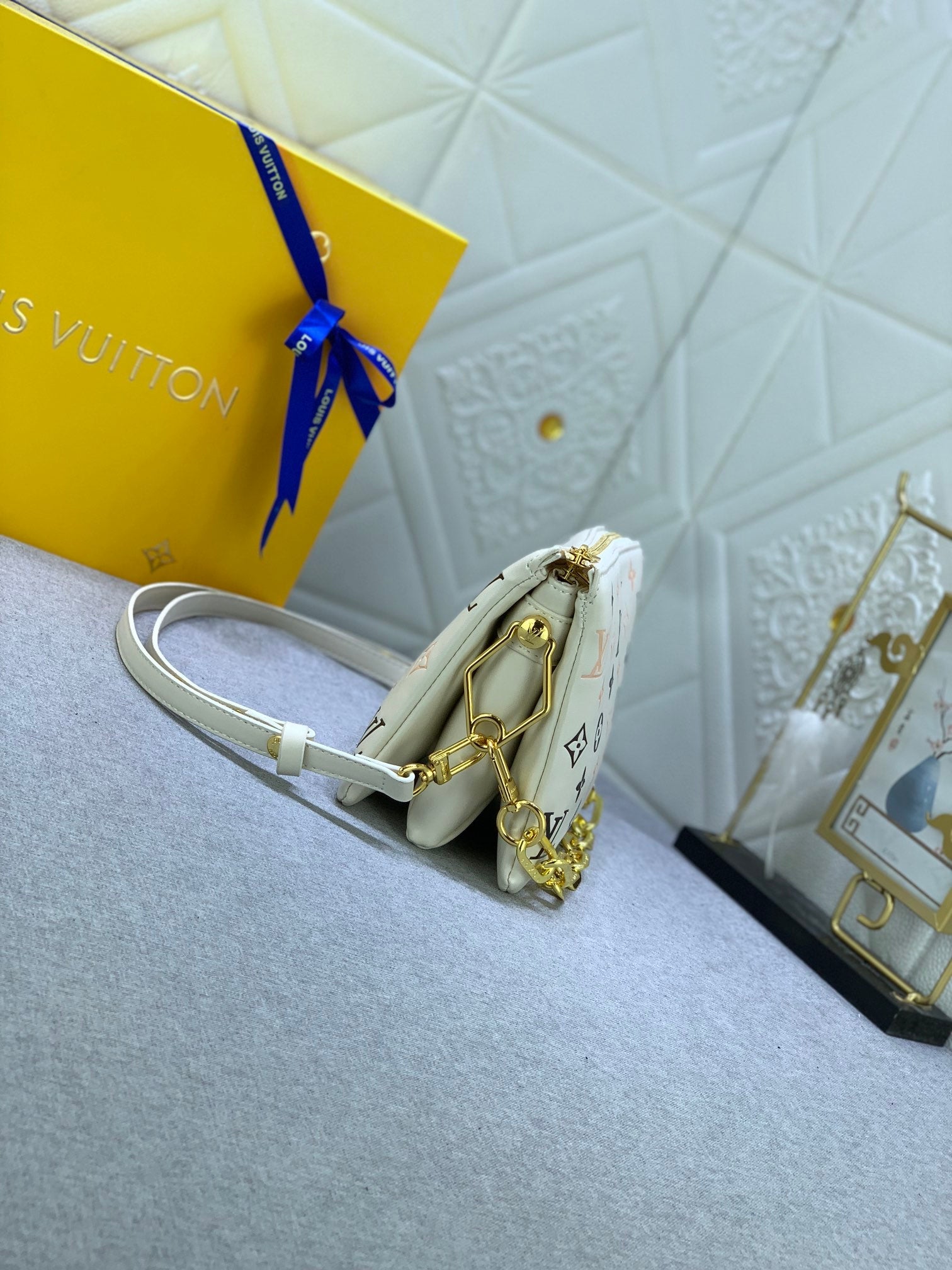 Luxury Bags Louis Vuitton  881
