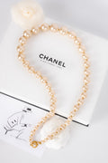 Collier de perles nacr��es Chanel 1990s