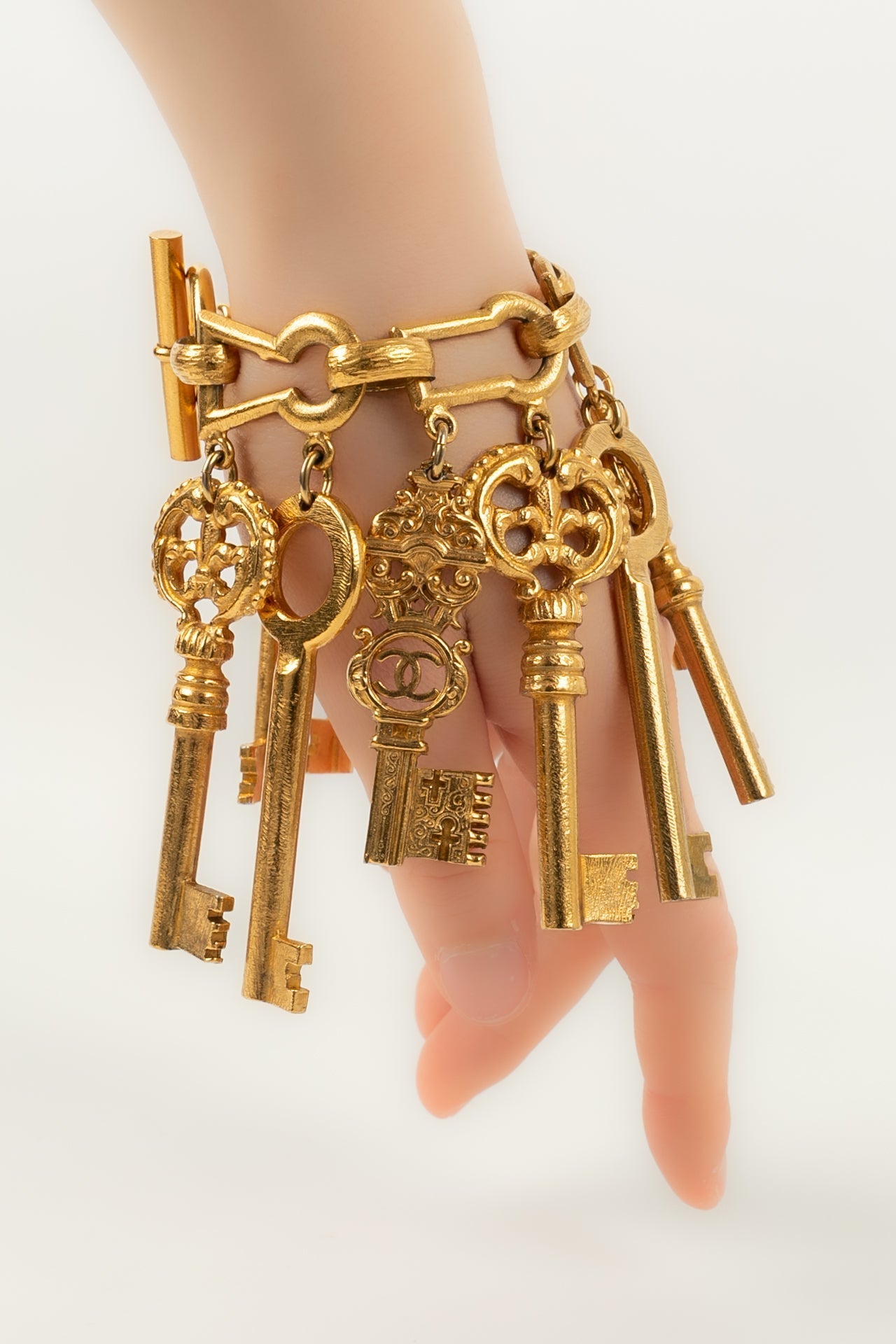 Iconique bracelet "cl��s" Chanel 1993