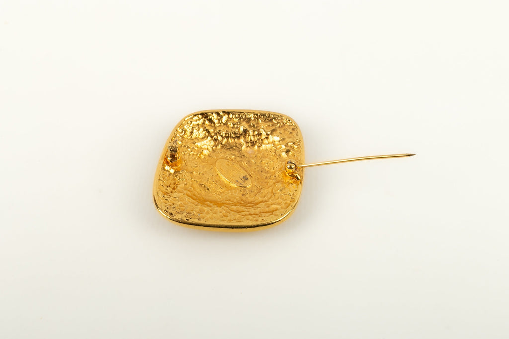 Broche dorée Chanel
