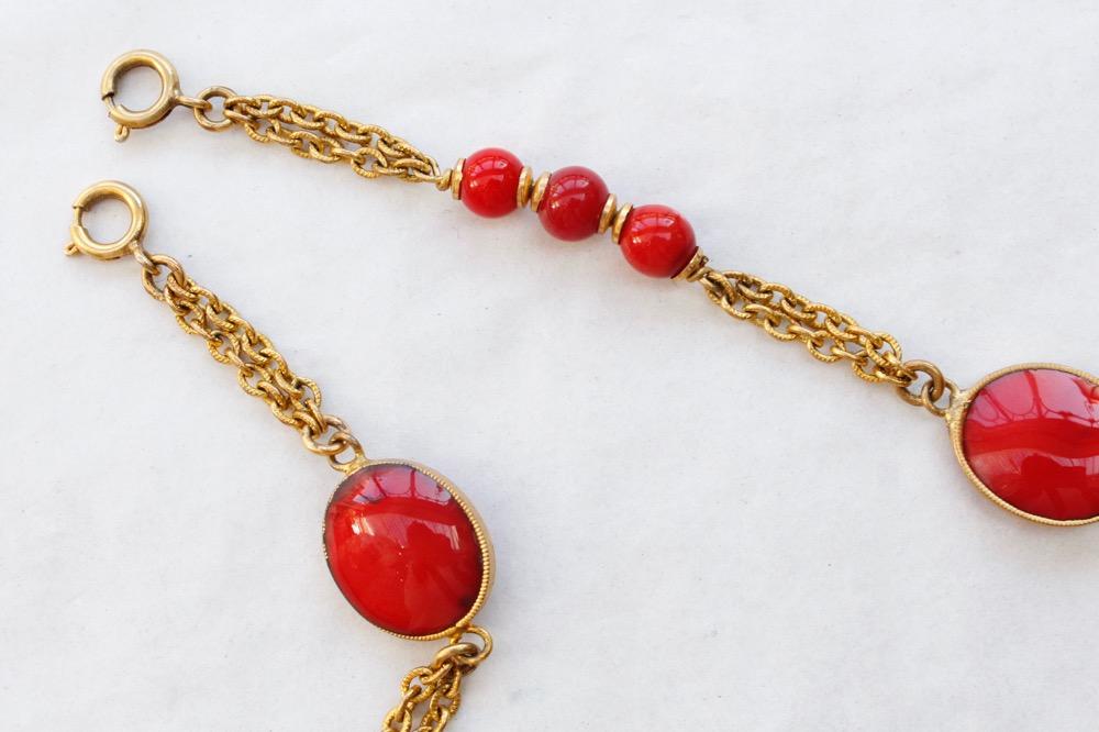 Collier dor�� en p��te de verre Chanel (Attribu�� ��)