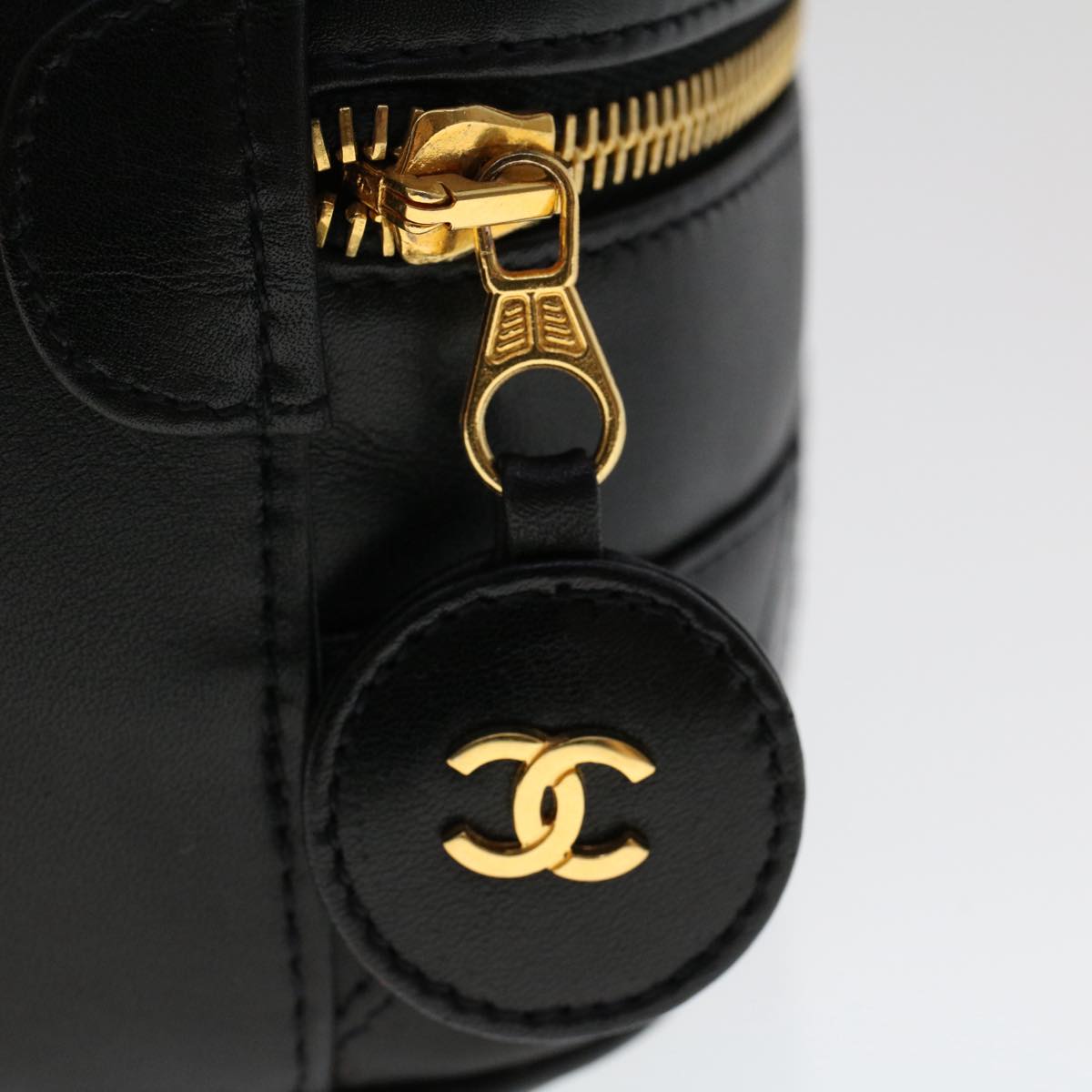 CHANEL Vanity Cosmetic Pouch Lamb Skin Black CC Auth 49400A